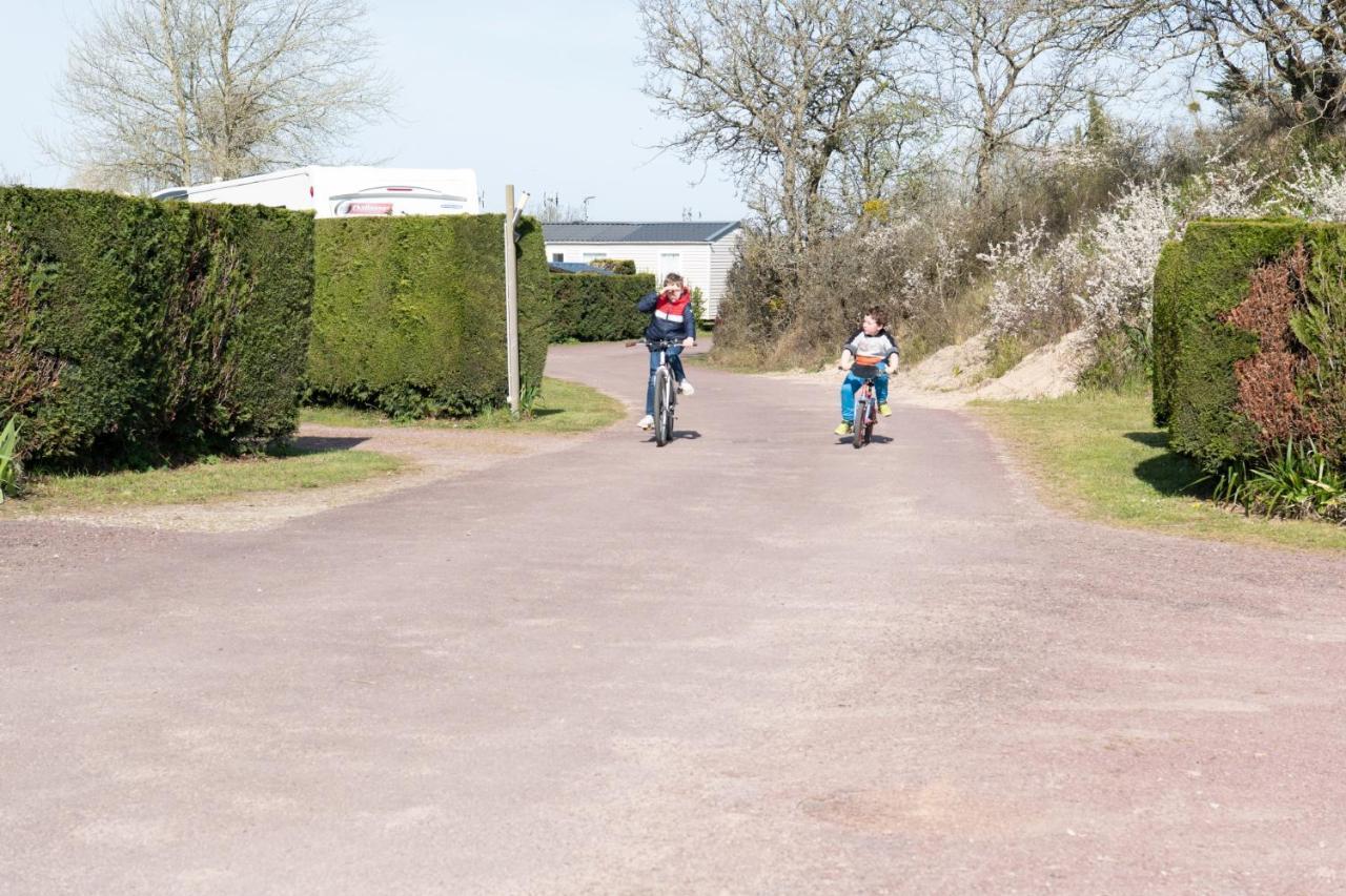 Camping Les Carolins Saint-Lo-d'Ourville Extérieur photo